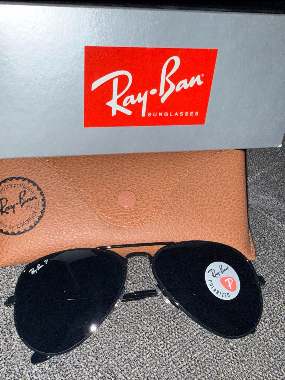 Ray-Ban Aviator Sunglasses in Black with Brown Case